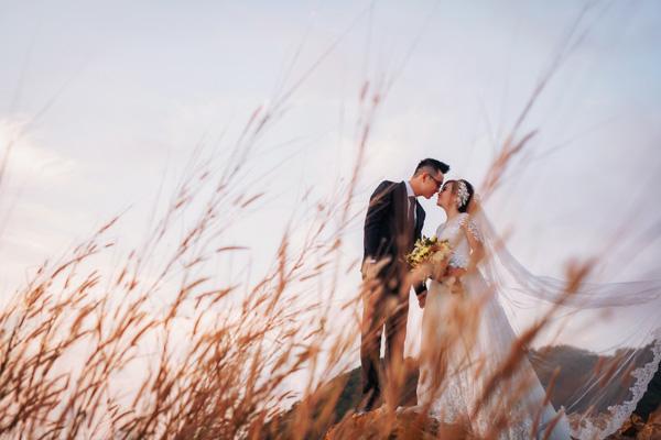 10 năm yêu nhau chưa từng được nhận 1 bó hoa, cô nàng vẫn quyết theo chàng về dinh 10 năm yêu nhau chưa từng được nhận 1 bó hoa, cô nàng vẫn quyết theo chàng về dinh